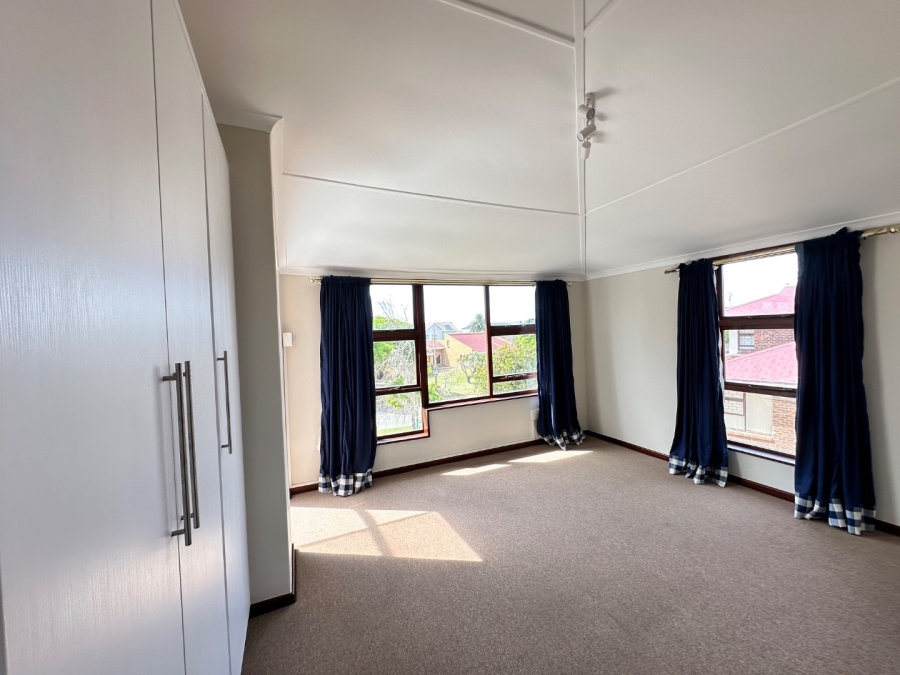 5 Bedroom Property for Sale in Bayview Western Cape